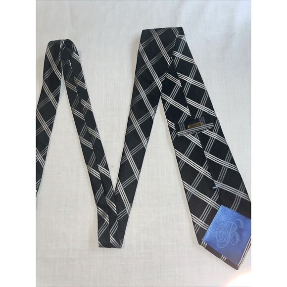 Bugatti Men’s Dress Tie Size 60” Black Striped 100% Silk Business Formal - Picture 10 of 12